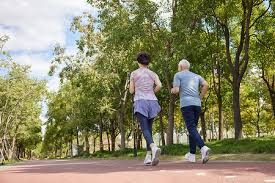 足球国足训练强度升级，体能教练参与指挥